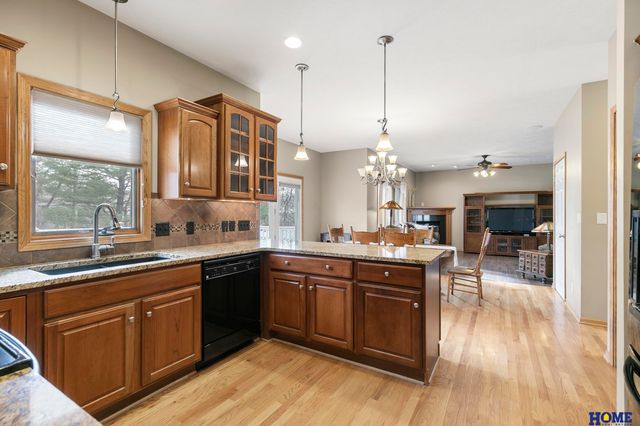 7915 Nob Hill Road, Lincoln, NE 68516