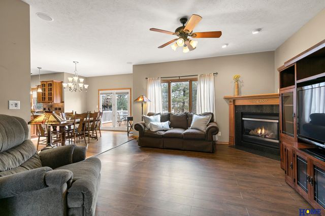 7915 Nob Hill Road, Lincoln, NE 68516