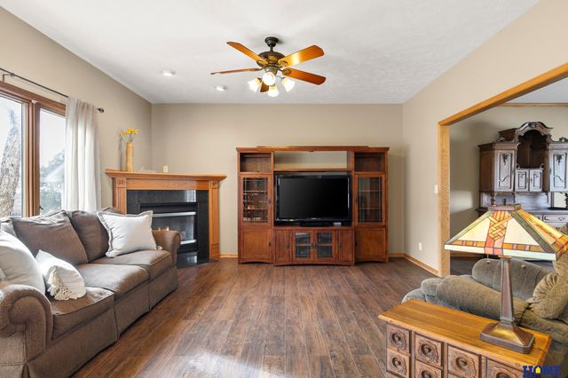 7915 Nob Hill Road, Lincoln, NE 68516