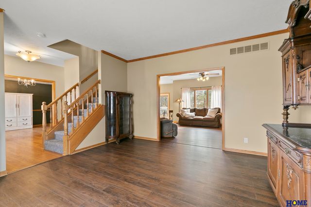 7915 Nob Hill Road, Lincoln, NE 68516