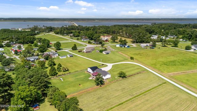 164 Old River Road, Beaufort, NC 28516
