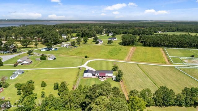 164 Old River Road, Beaufort, NC 28516