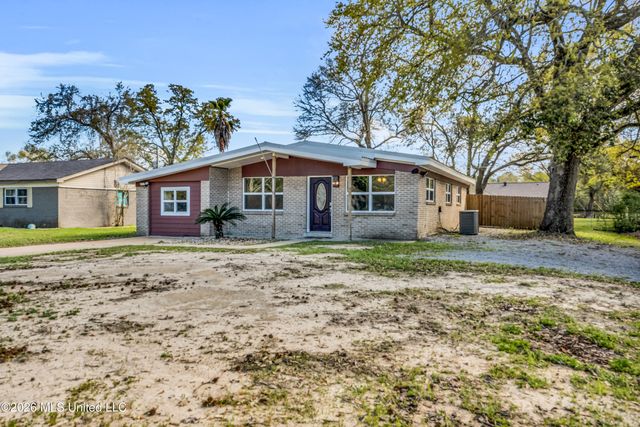 706 Spanish Acres Drive, Bay Saint Louis, MS 39520