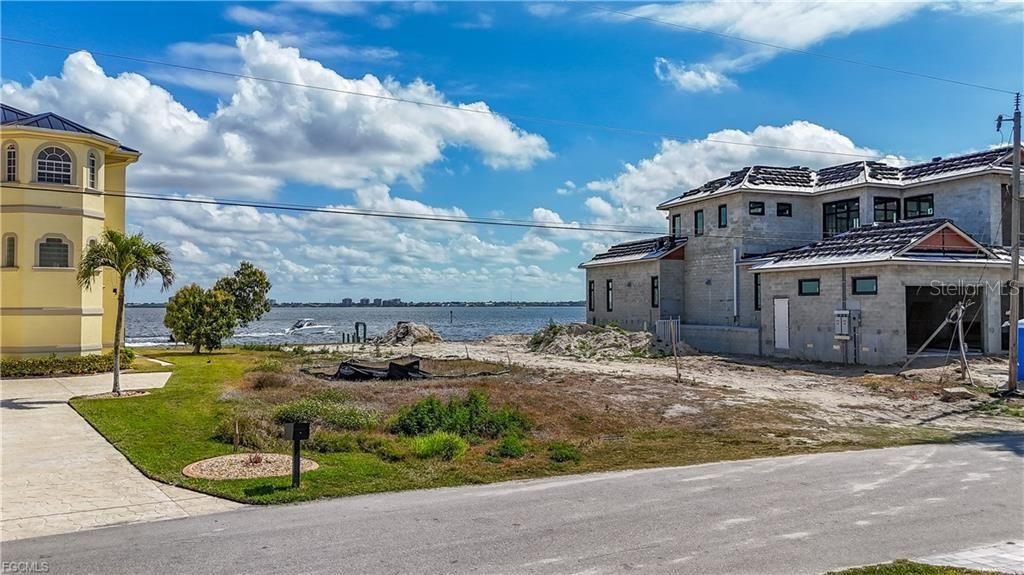 Image 8 of property listing at 5929 SW 1ST AVENUE, Cape Coral, FL 33914