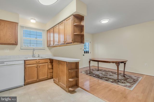 2908 PLAZA DR, District Heights, MD 20747