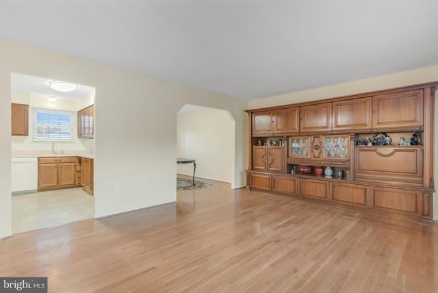 2908 PLAZA DR, District Heights, MD 20747