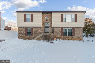 2908 PLAZA DR, District Heights, MD 20747