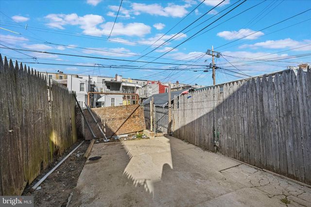 1042 LOCUST ST, Reading, PA 19604