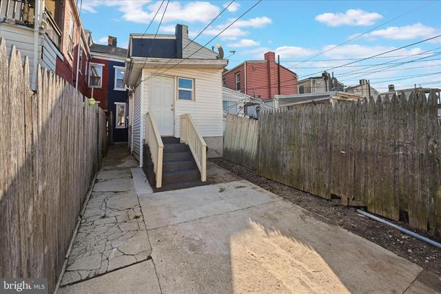 1042 LOCUST ST, Reading, PA 19604