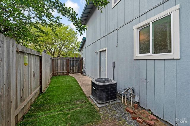 1924 Gambels Way, Santa Rosa, CA 95403