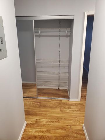 401 E Burnsville Parkway 118, Burnsville, MN 55337