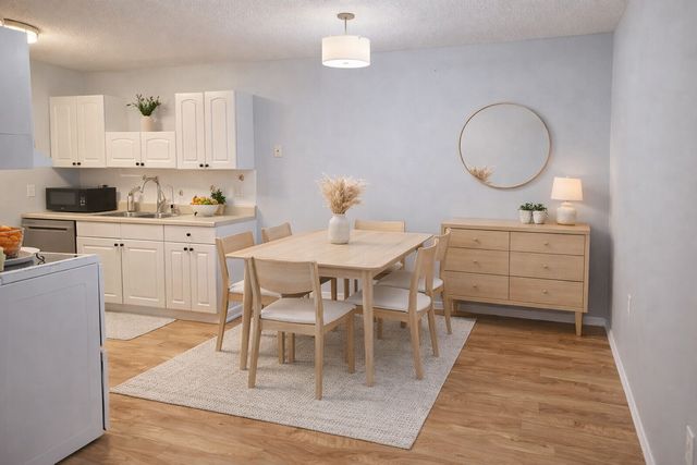 401 E Burnsville Parkway 118, Burnsville, MN 55337