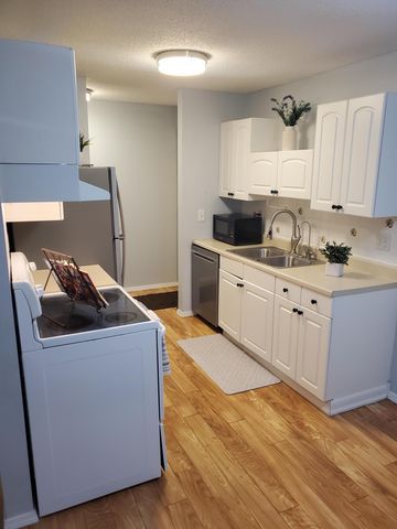 401 E Burnsville Parkway 118, Burnsville, MN 55337