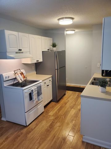 401 E Burnsville Parkway 118, Burnsville, MN 55337