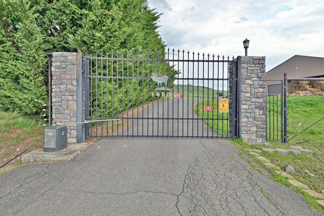 1620 Butler Creek Road, Ashland, OR 97520