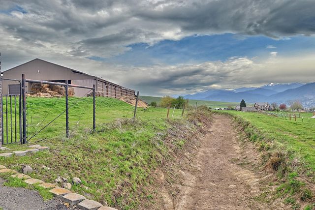 1620 Butler Creek Road, Ashland, OR 97520
