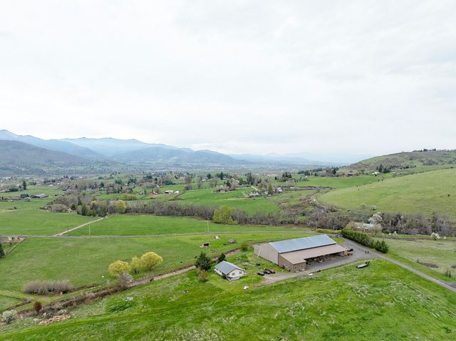 1620 Butler Creek Road, Ashland, OR 97520