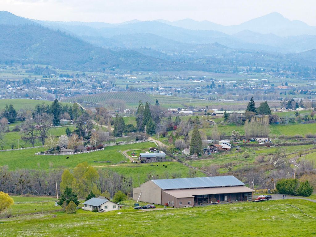 1620 Butler Creek Road, Ashland, OR 97520