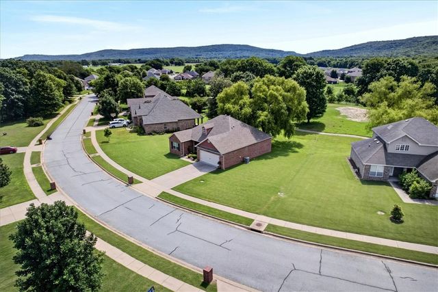 11756 Club House Parkway, Farmington, AR 72730