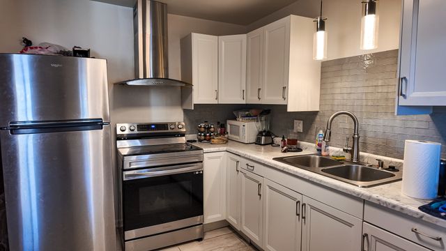 5 E Carriageway Drive 201, Hazel Crest, IL 60429