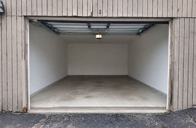 5 E Carriageway Drive 201, Hazel Crest, IL 60429