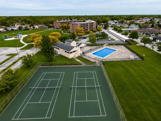 5 E Carriageway Drive 201, Hazel Crest, IL 60429