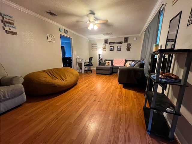 513 Henderson Boulevard, Groesbeck, TX 76642