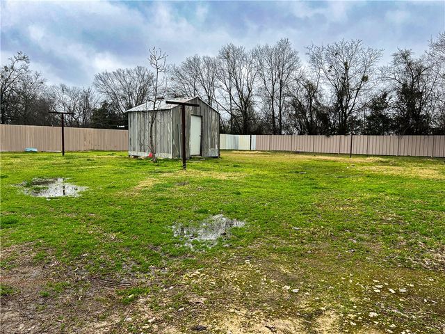 513 Henderson Boulevard, Groesbeck, TX 76642