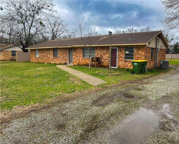 513 Henderson Boulevard, Groesbeck, TX 76642