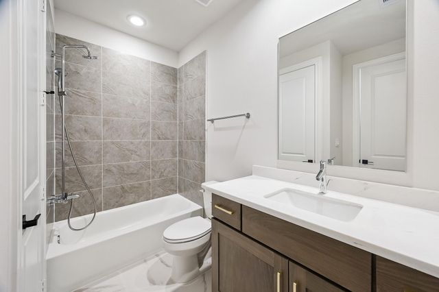 5917 Cottage Grove Lake Drive, Houston, TX 77007