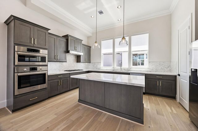 5917 Cottage Grove Lake Drive, Houston, TX 77007