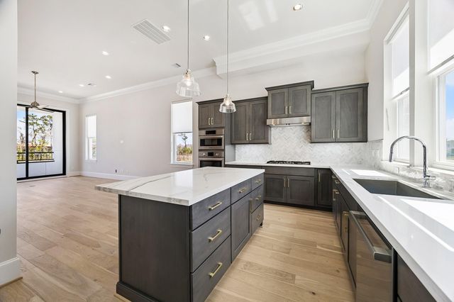 5917 Cottage Grove Lake Drive, Houston, TX 77007