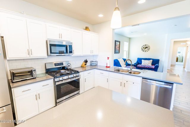 955 S Stalactites Circle, Benson, AZ 85602