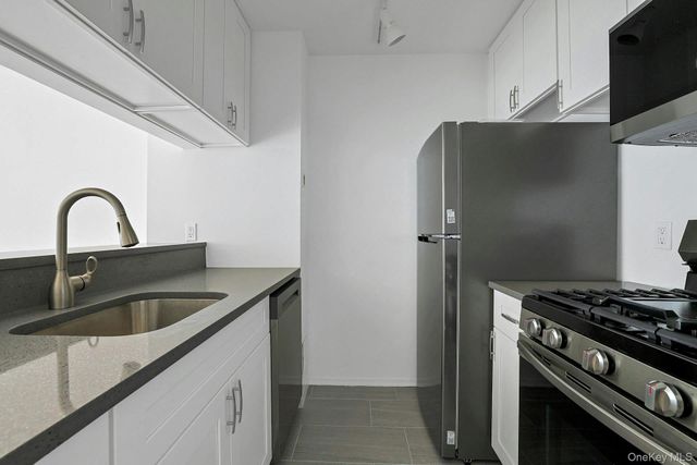 4 Martine Avenue 711, White Plains, NY 10606