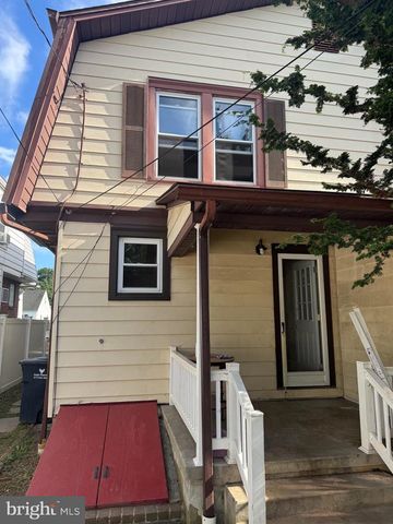 2139 CLEVELAND AV, West Lawn, PA 19609