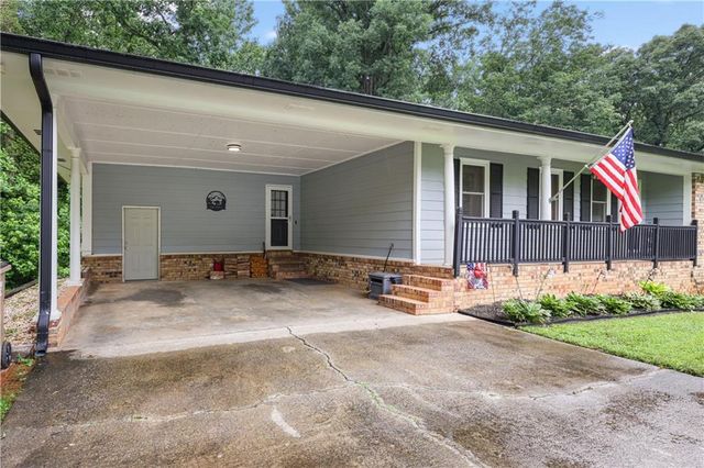 5041 Fitts Drive NE, Roswell, GA 30075