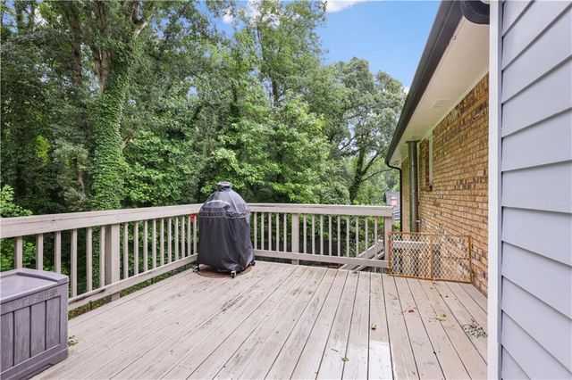 5041 Fitts Drive NE, Roswell, GA 30075