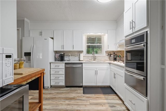 5041 Fitts Drive NE, Roswell, GA 30075