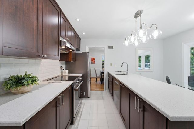 8105 BUCKSPARK LN E, Potomac, MD 20854