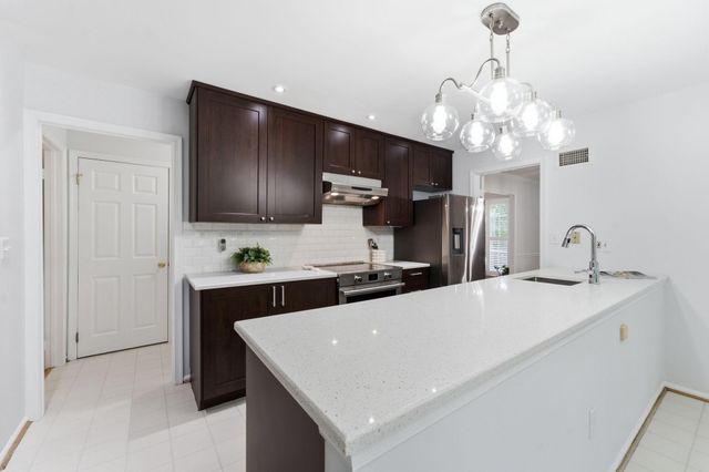 8105 BUCKSPARK LN E, Potomac, MD 20854