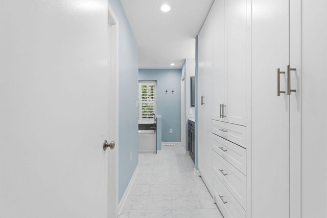 8105 BUCKSPARK LN E, Potomac, MD 20854