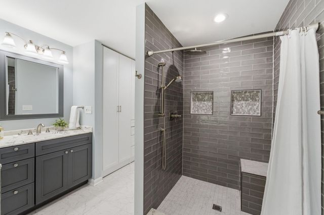 8105 BUCKSPARK LN E, Potomac, MD 20854