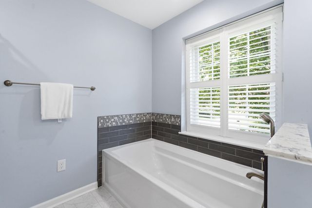 8105 BUCKSPARK LN E, Potomac, MD 20854