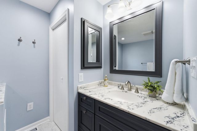 8105 BUCKSPARK LN E, Potomac, MD 20854