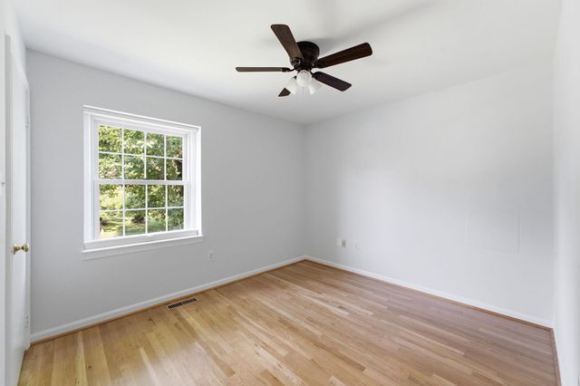 8105 BUCKSPARK LN E, Potomac, MD 20854