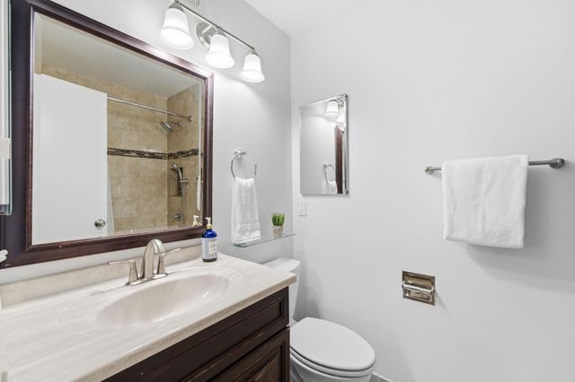 8105 BUCKSPARK LN E, Potomac, MD 20854