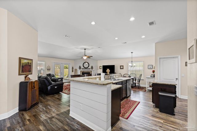 6065 Autumn Pines Cir, Pace, FL 32571