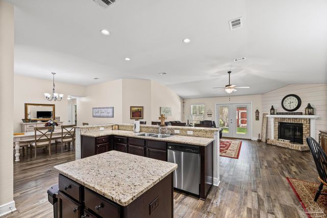 6065 Autumn Pines Cir, Pace, FL 32571