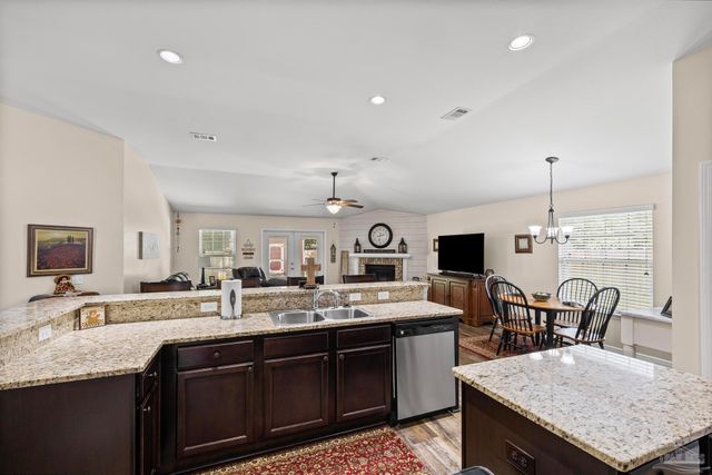 6065 Autumn Pines Cir, Pace, FL 32571