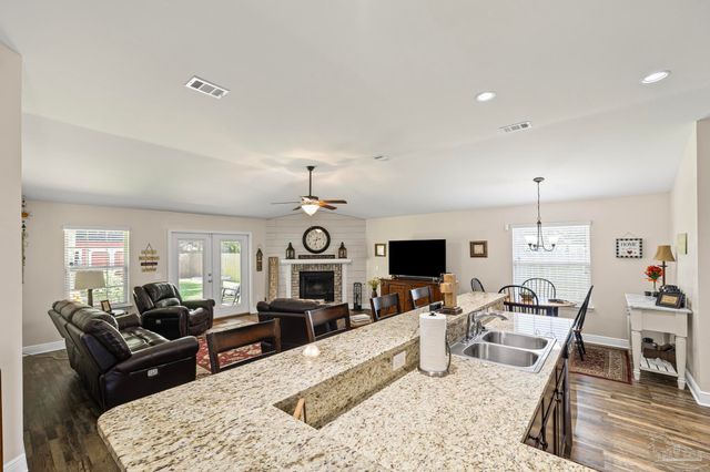 6065 Autumn Pines Cir, Pace, FL 32571